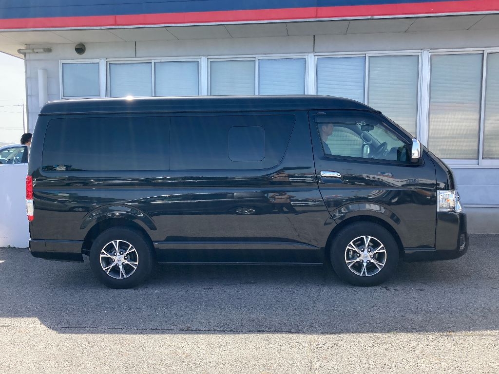 TOYOTA HIACE