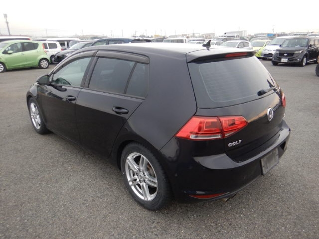 VOLKSWAGEN GOLF