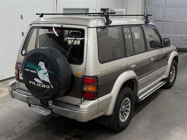 MITSUBISHI PAJERO