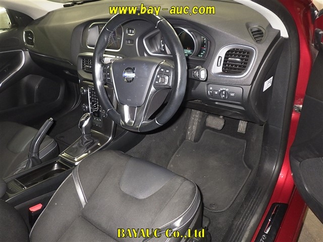 VOLVO V40