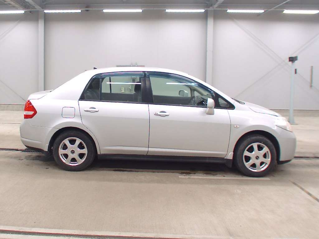 NISSAN TIIDA LATIO