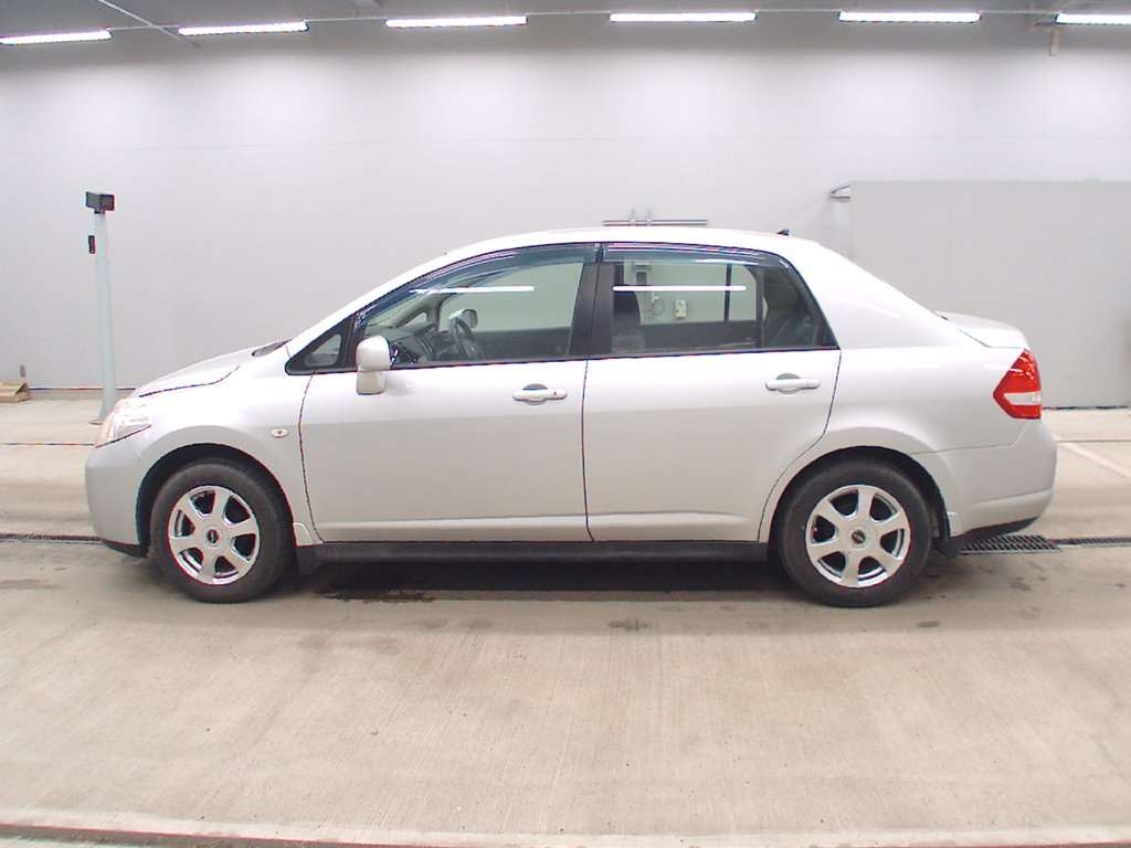 NISSAN TIIDA LATIO
