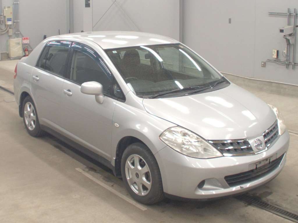 NISSAN TIIDA LATIO