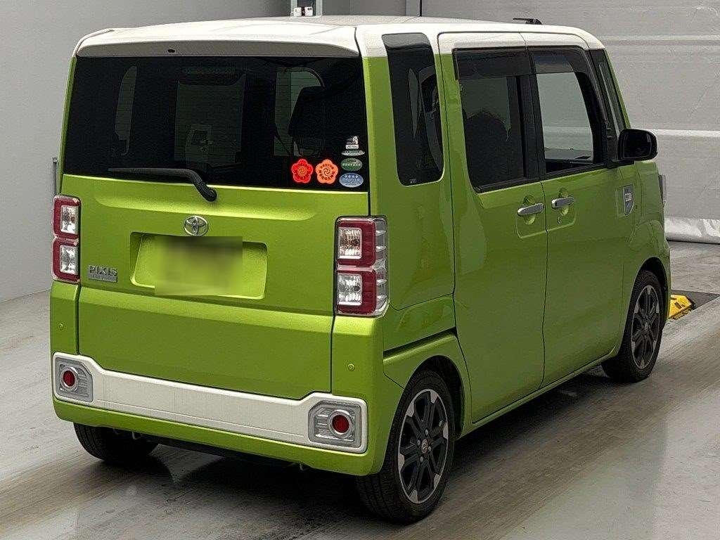 TOYOTA PIXIS MEGA