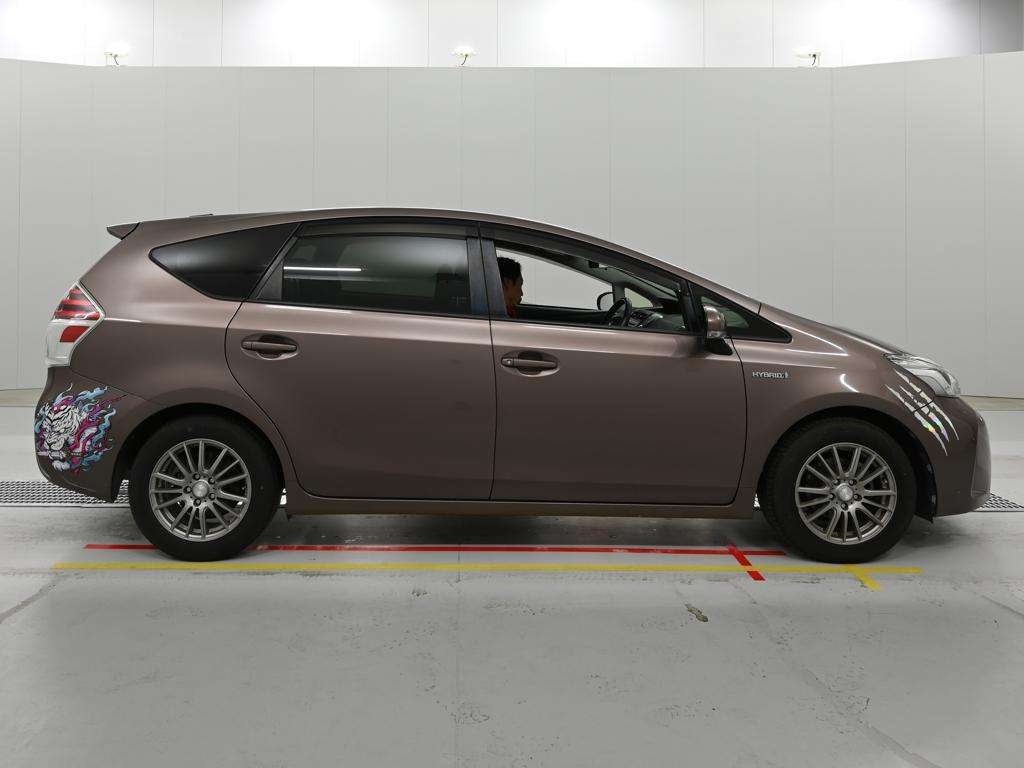 TOYOTA PRIUS ALPHA