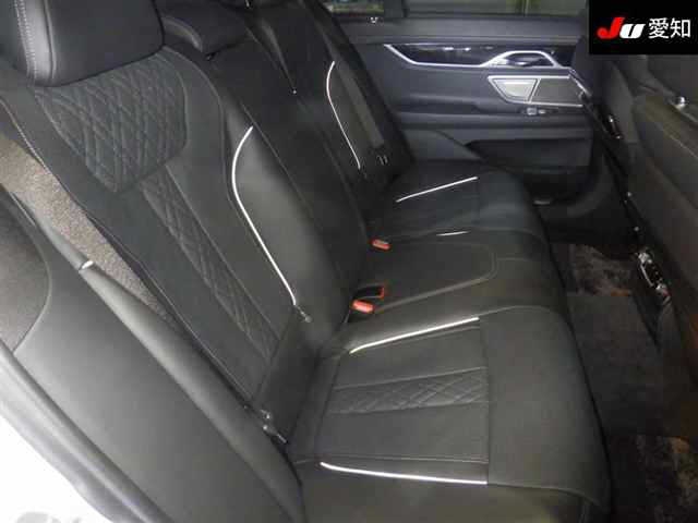 BMW 7-SERIES