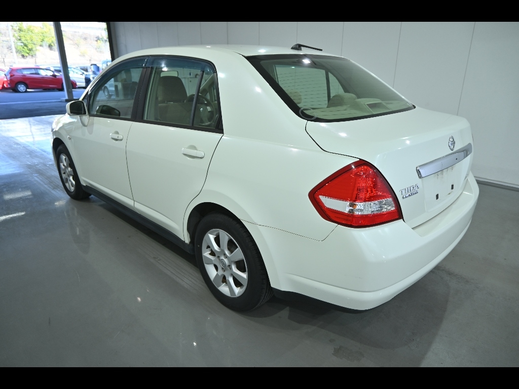 NISSAN TIIDA LATIO