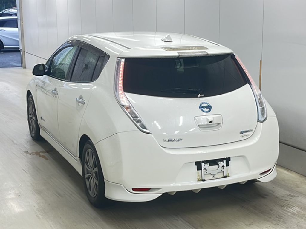 NISSAN LEAF