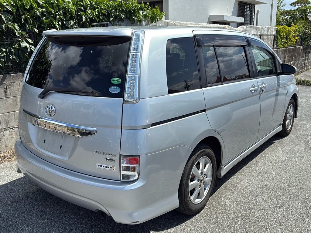 TOYOTA ISIS