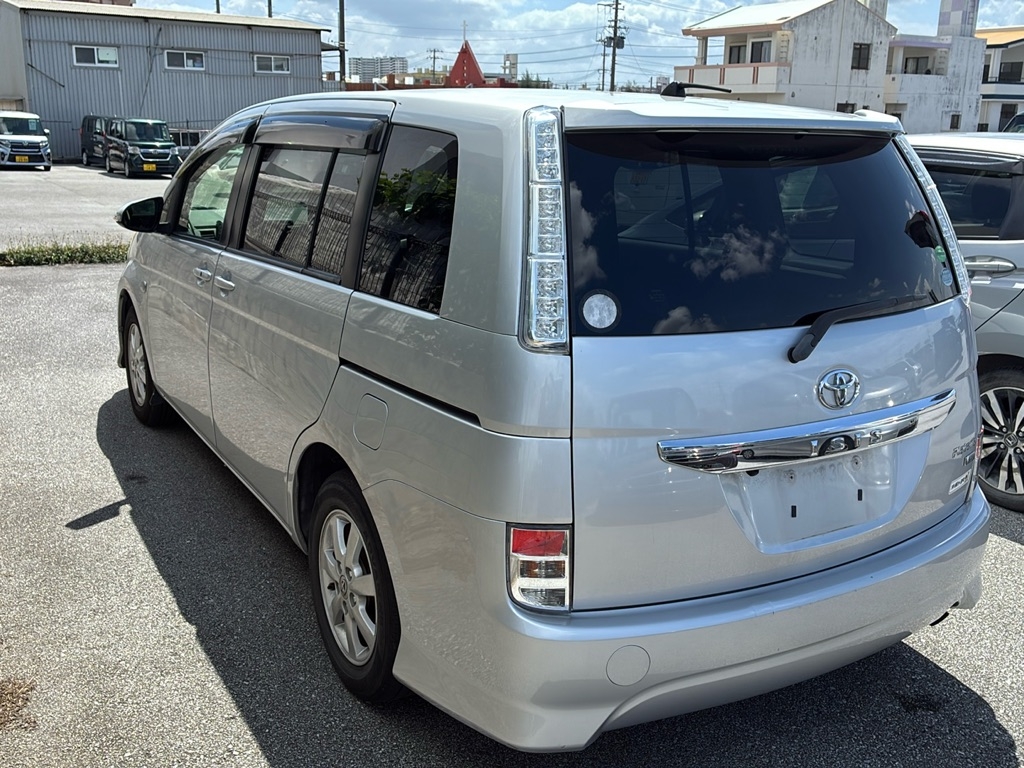 TOYOTA ISIS