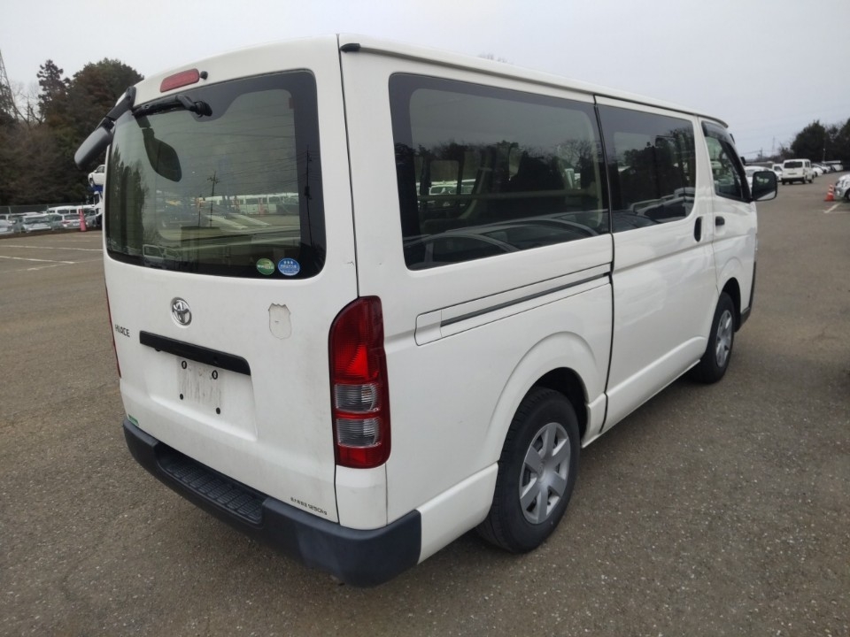TOYOTA REGIUS ACE