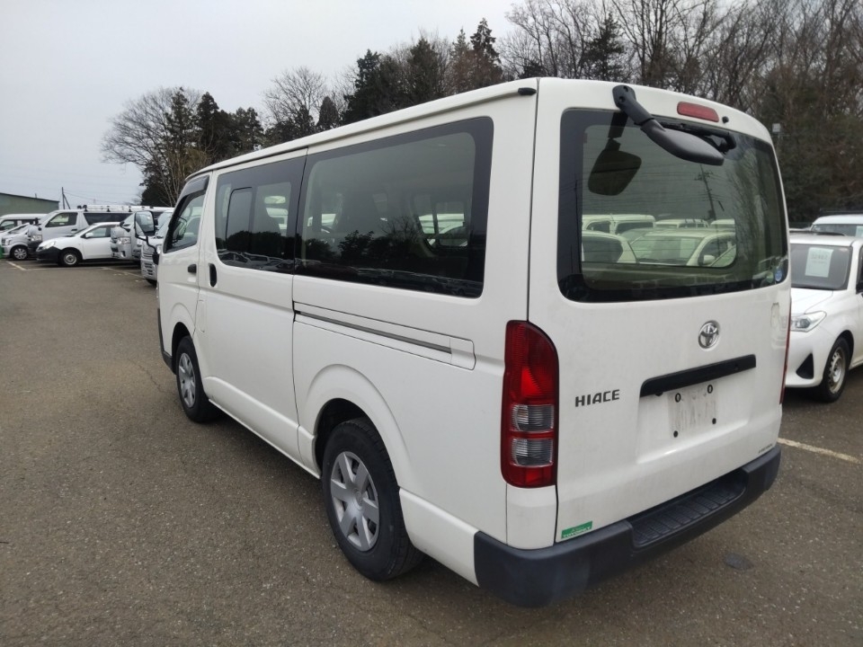TOYOTA REGIUS ACE