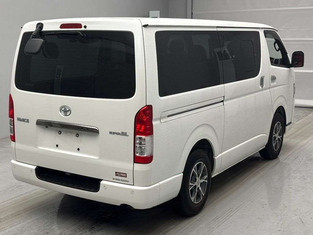TOYOTA REGIUS ACE