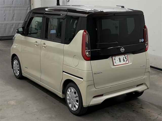 NISSAN ROOX