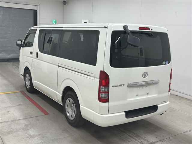 TOYOTA REGIUS ACE