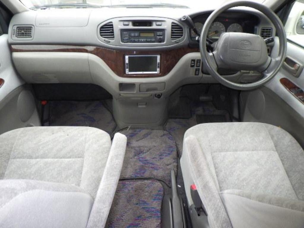 TOYOTA HIACE REGIUS