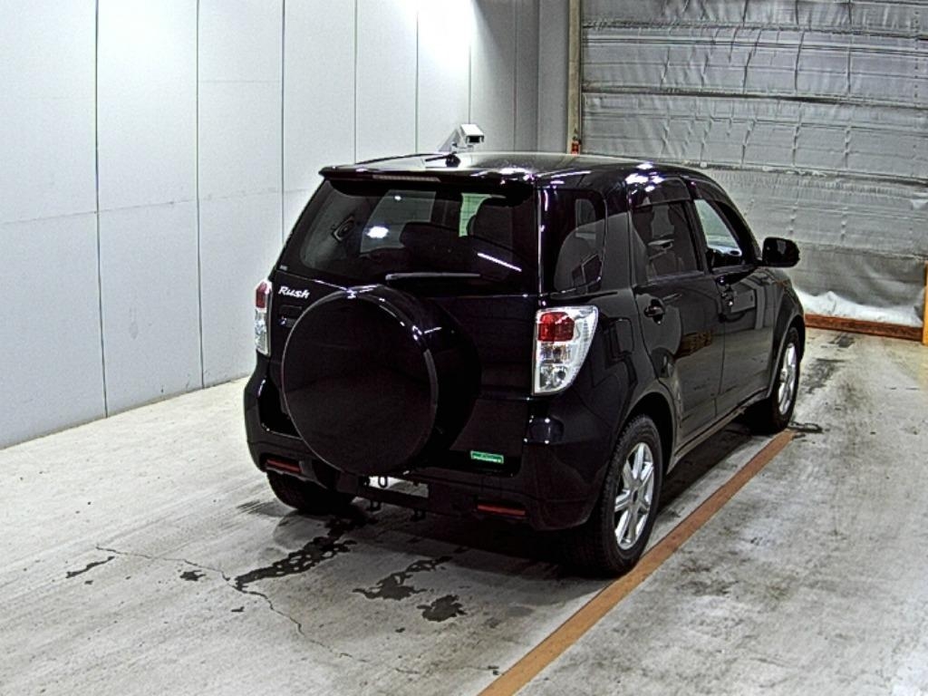 TOYOTA RUSH