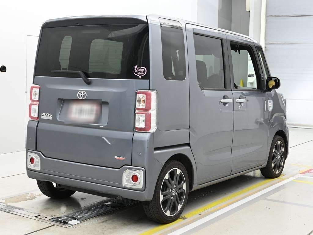 TOYOTA PIXIS MEGA