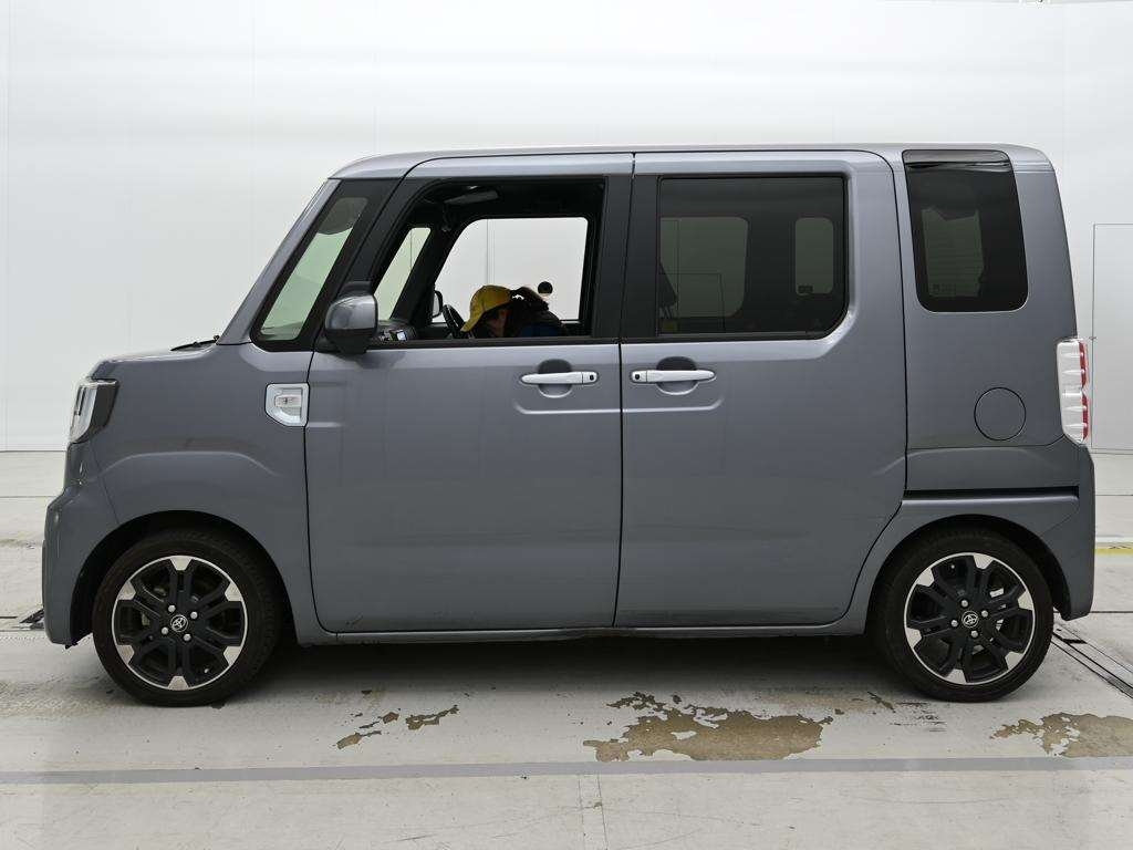 TOYOTA PIXIS MEGA