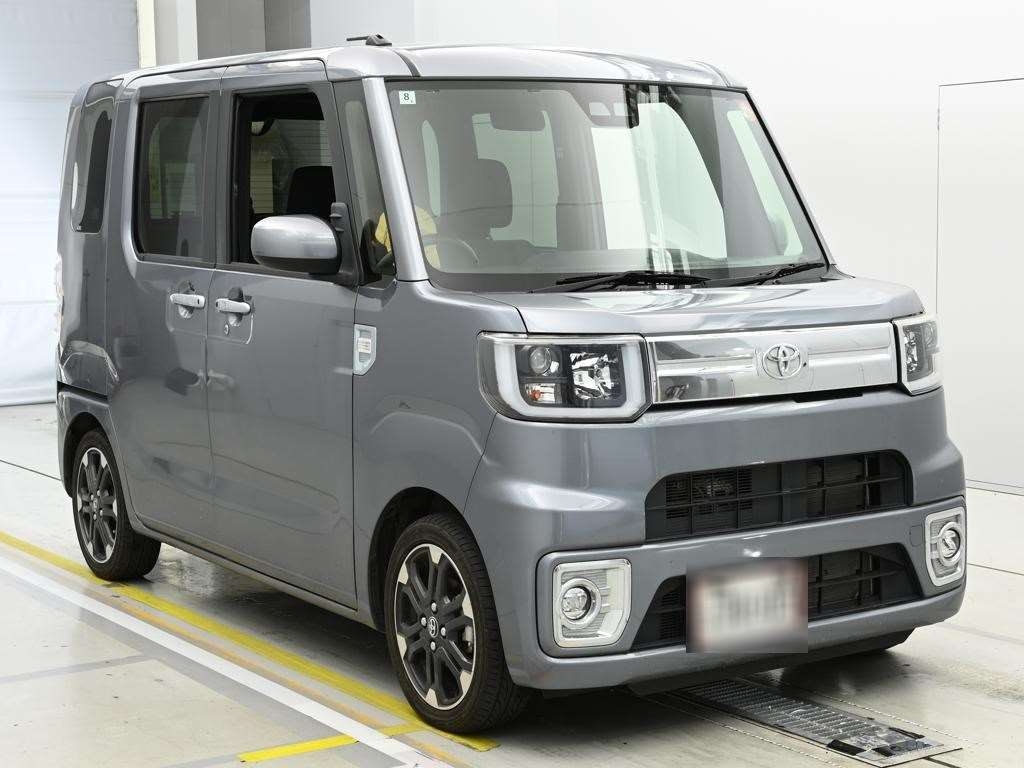 TOYOTA PIXIS MEGA