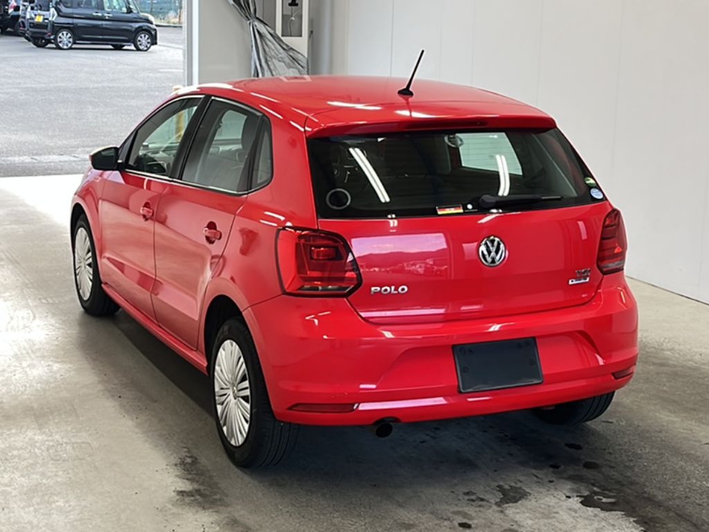 VOLKSWAGEN POLO
