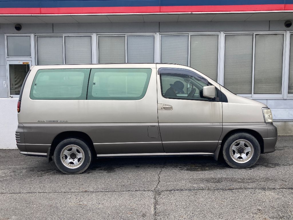 NISSAN ELGRAND
