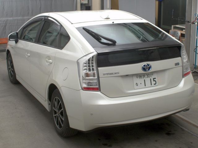 TOYOTA PRIUS