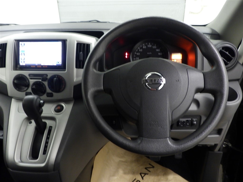 NISSAN NV200