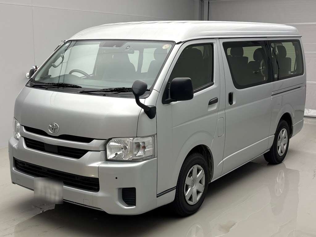 TOYOTA HIACE