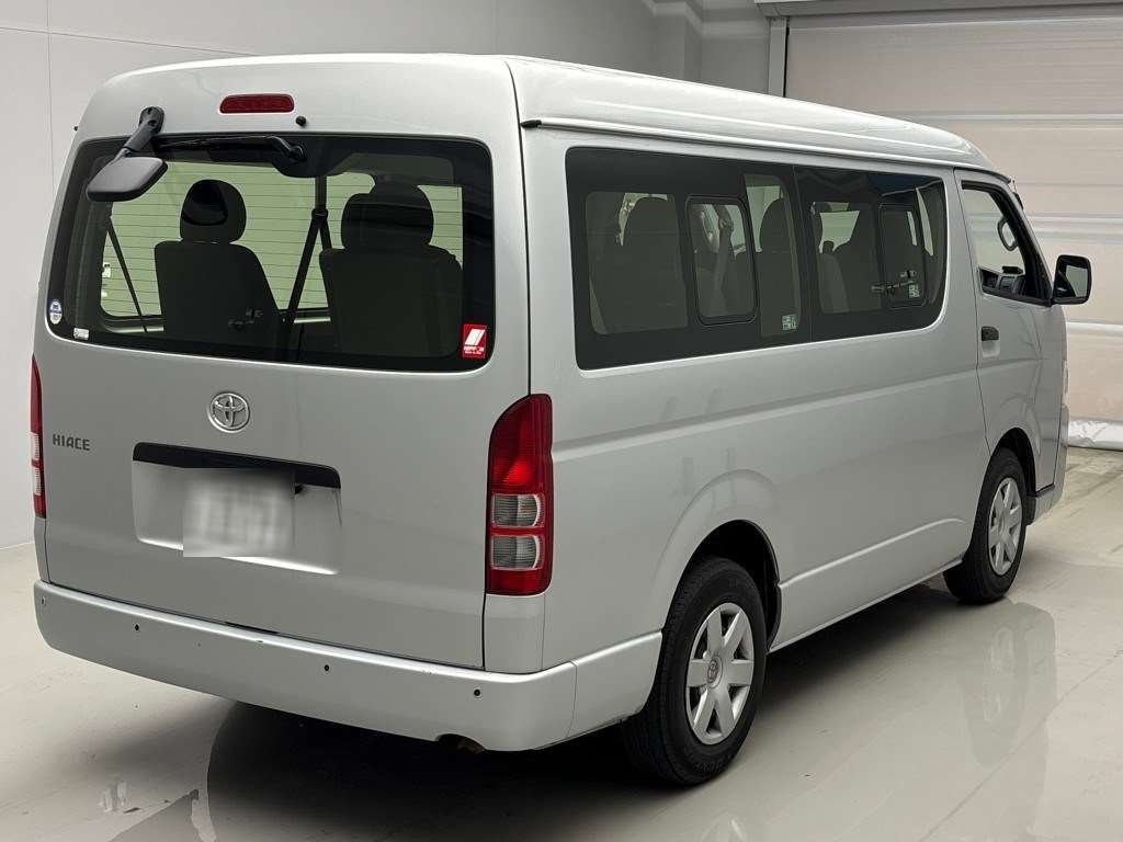 TOYOTA HIACE