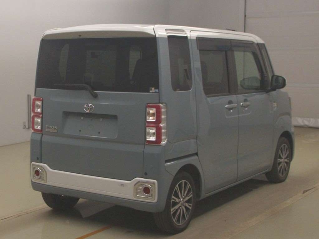 TOYOTA PIXIS MEGA