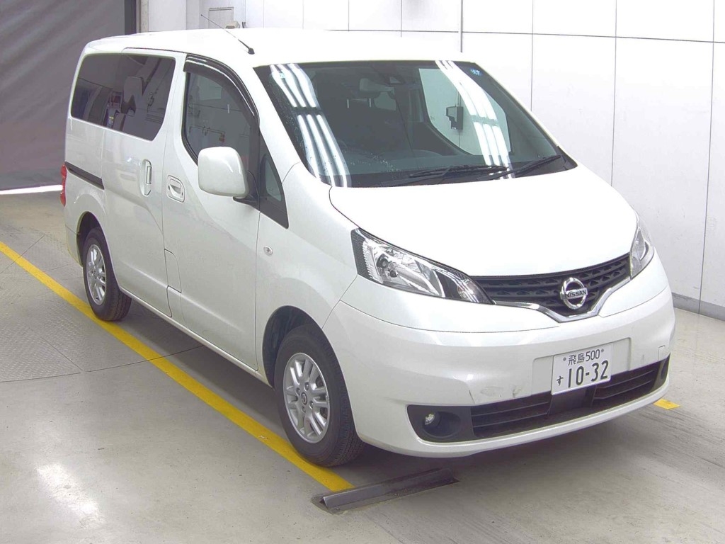 NISSAN NV200