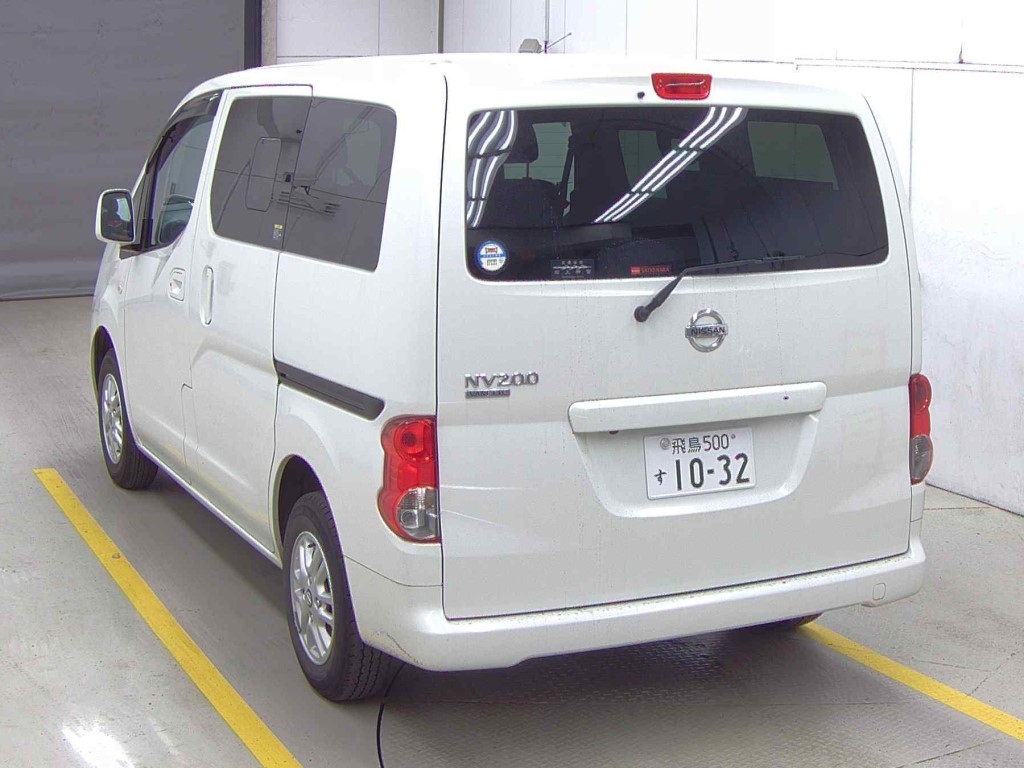 NISSAN NV200