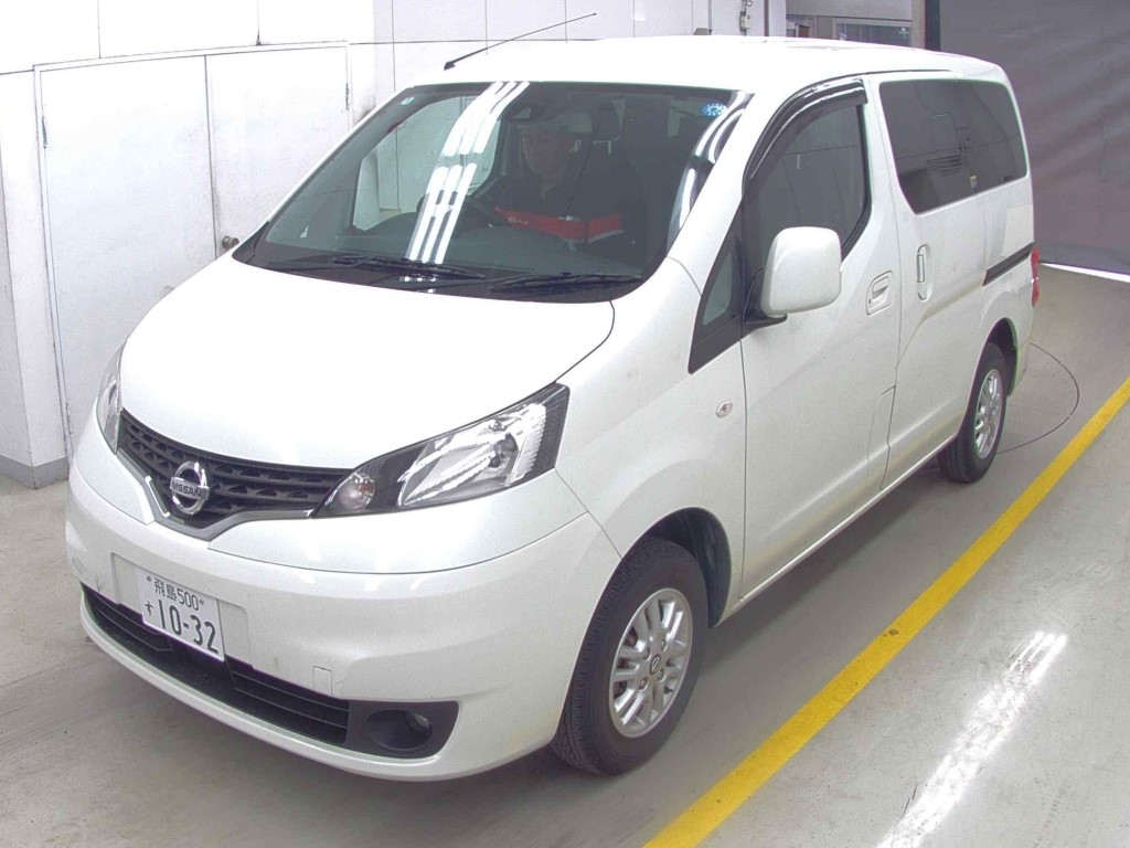NISSAN NV200