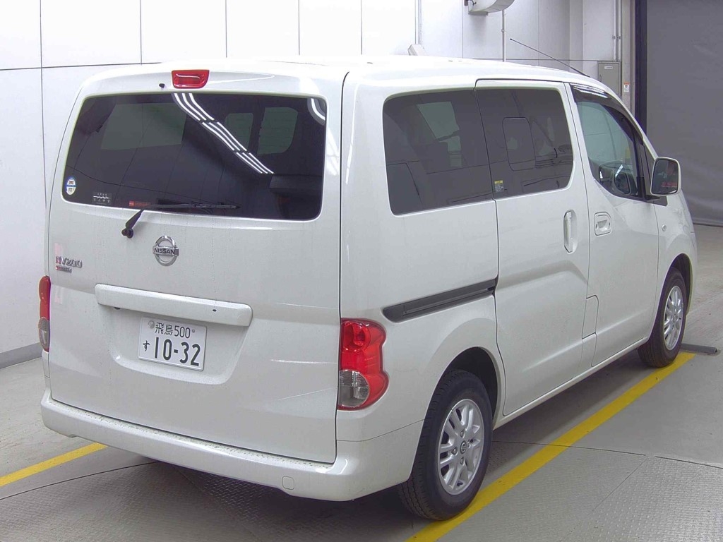 NISSAN NV200