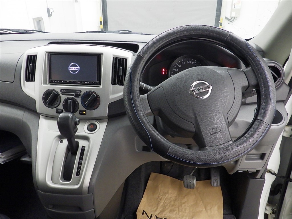 NISSAN NV200