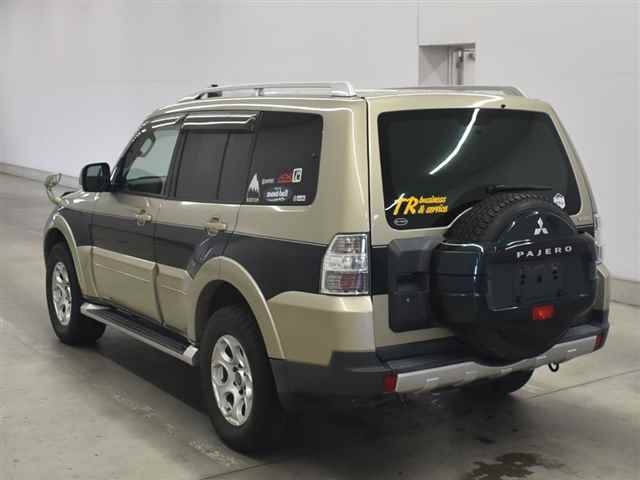 MITSUBISHI PAJERO