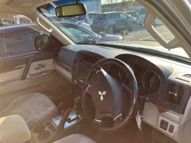 MITSUBISHI PAJERO