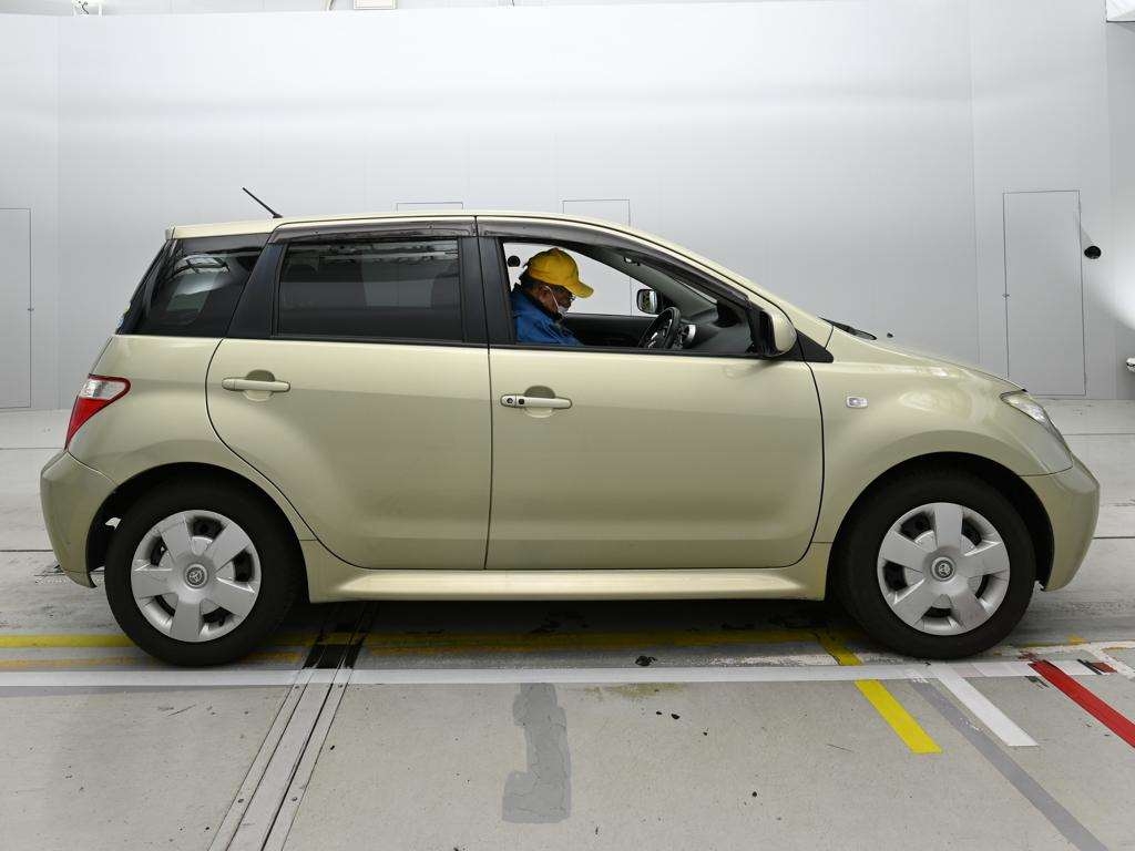 TOYOTA IST