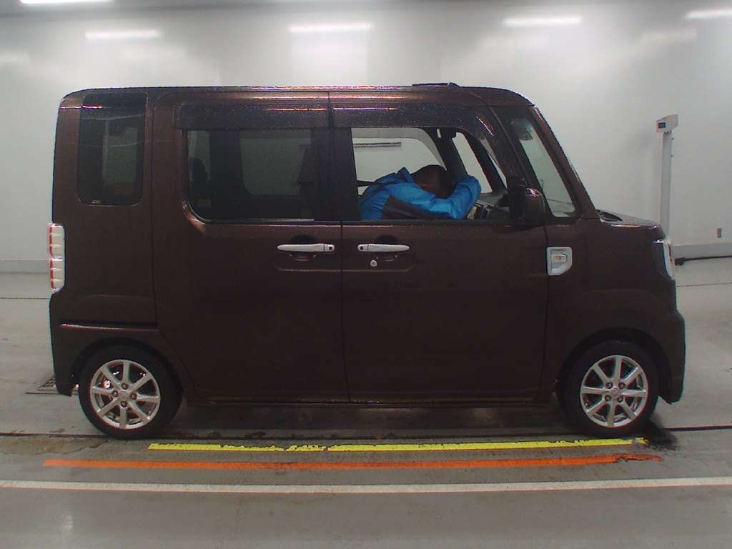 TOYOTA PIXIS MEGA