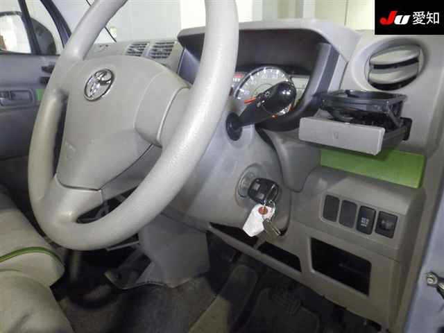 TOYOTA PIXIS SPACE