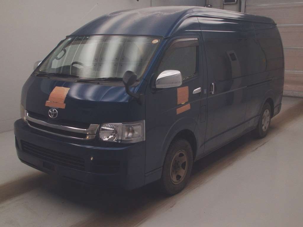 TOYOTA HIACE