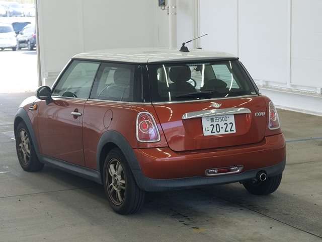 MINI HATCH