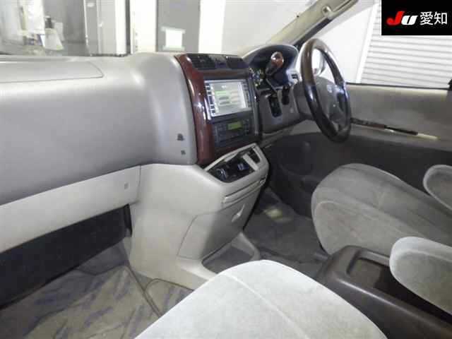 TOYOTA GRAND HIACE