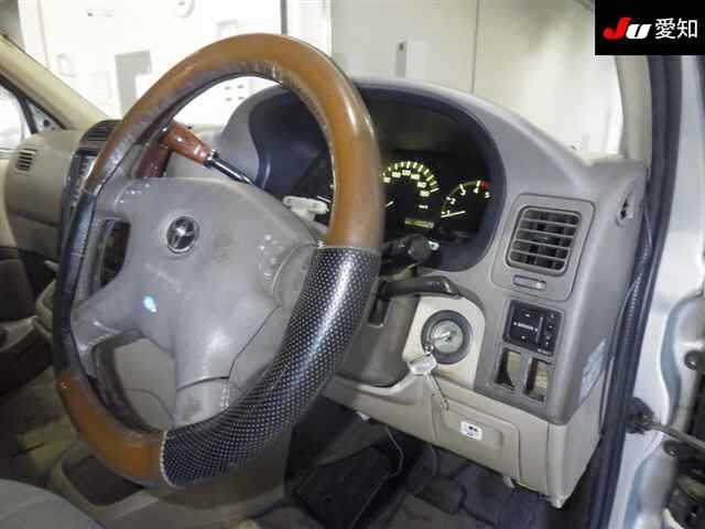 TOYOTA GRAND HIACE
