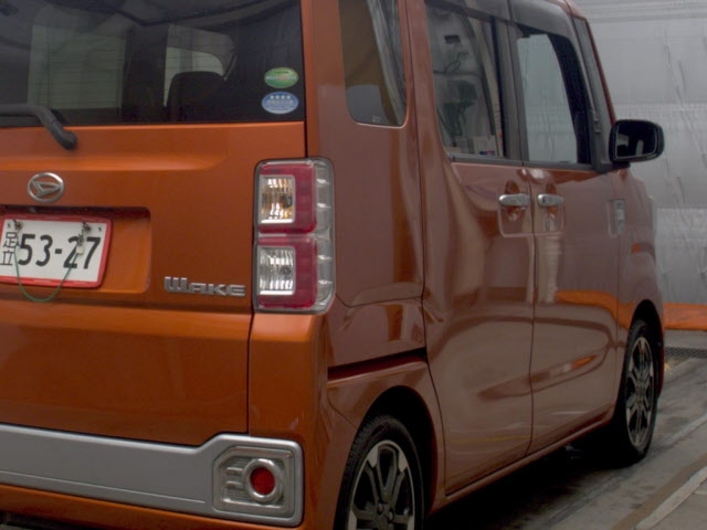 DAIHATSU WAKE