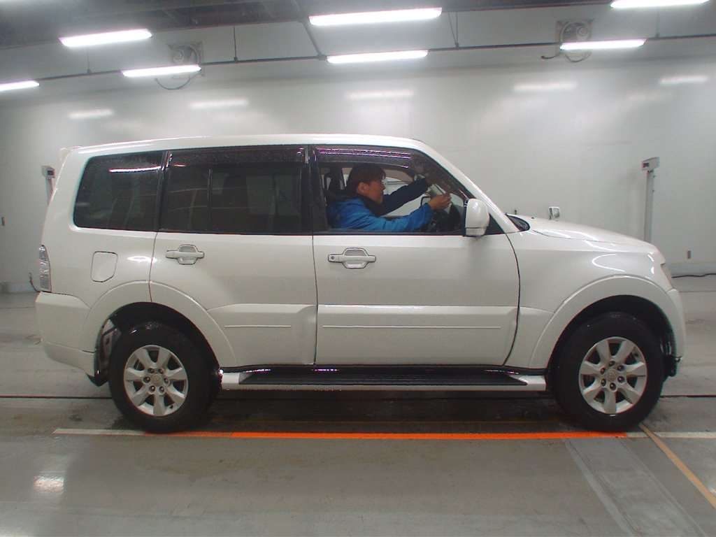 MITSUBISHI PAJERO