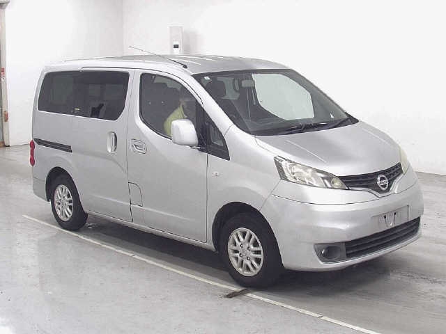 NISSAN NV200