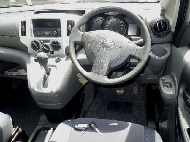 NISSAN NV200