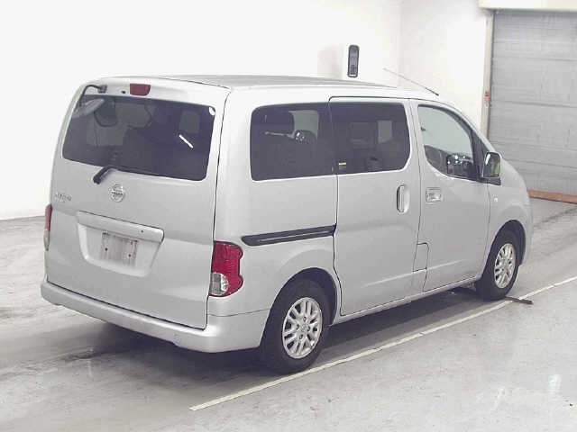 NISSAN NV200